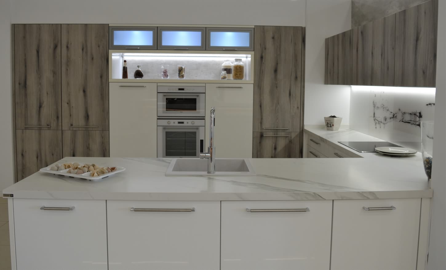 En este momento estás viendo Bluemoon kitchen. Clarity and atmosphere in your kitchen.